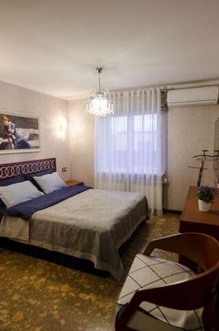 Гостевой дом Guest House  Борисов Двухместный номер с 1 кроватью или 2 отдельными кроватями и собственной ванной комнатой-9