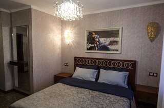 Гостевой дом Guest House  Борисов Двухместный номер с 1 кроватью или 2 отдельными кроватями и собственной ванной комнатой-10