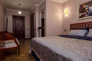 Гостевой дом Guest House  Борисов Двухместный номер с 1 кроватью или 2 отдельными кроватями и собственной ванной комнатой-15